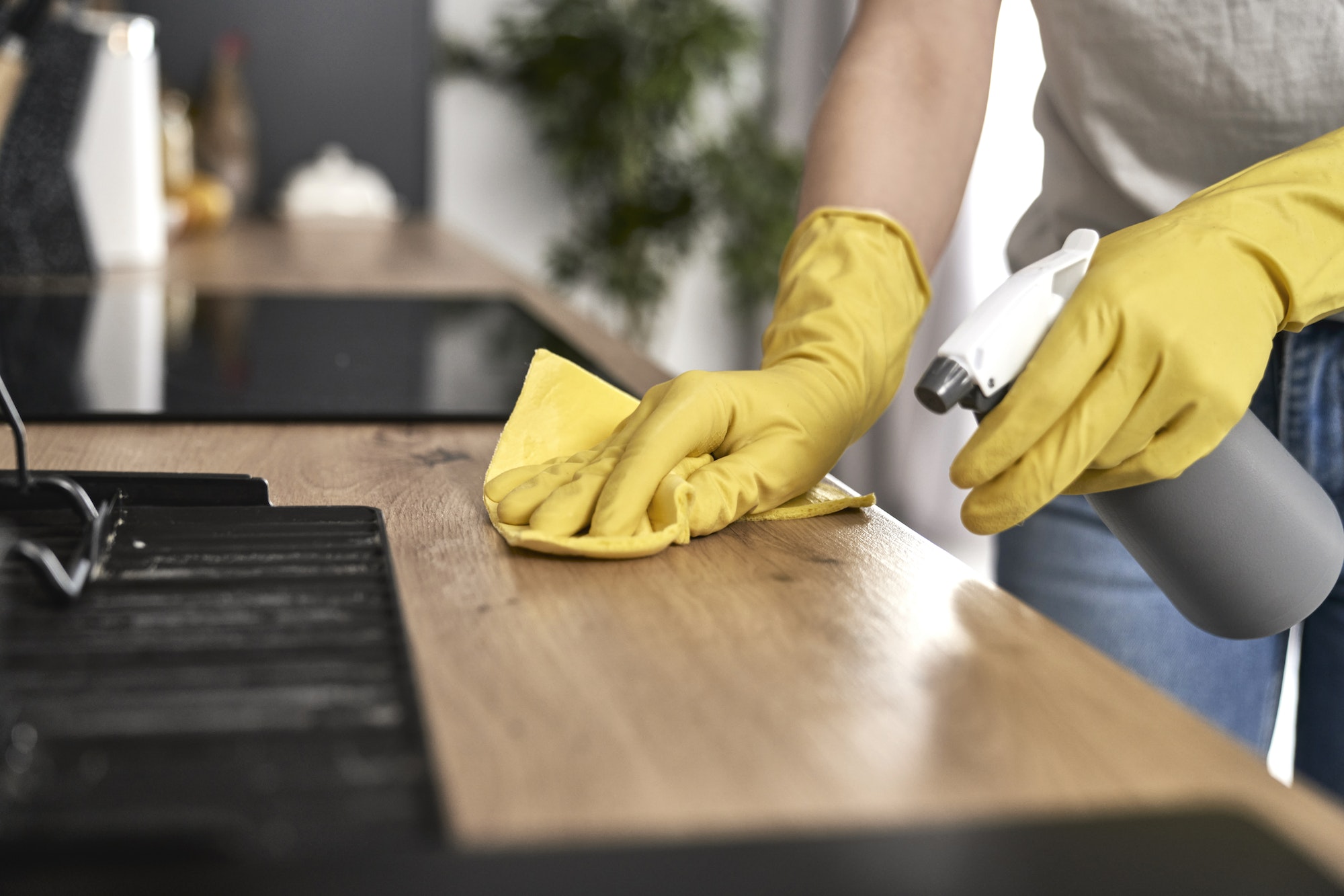 6 Kitchen Cleaning Tips That Take Five Minutes or Less